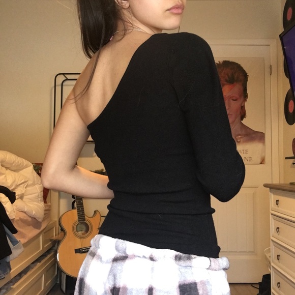 trendy off the shoulder top 💜 - Picture 2 of 3